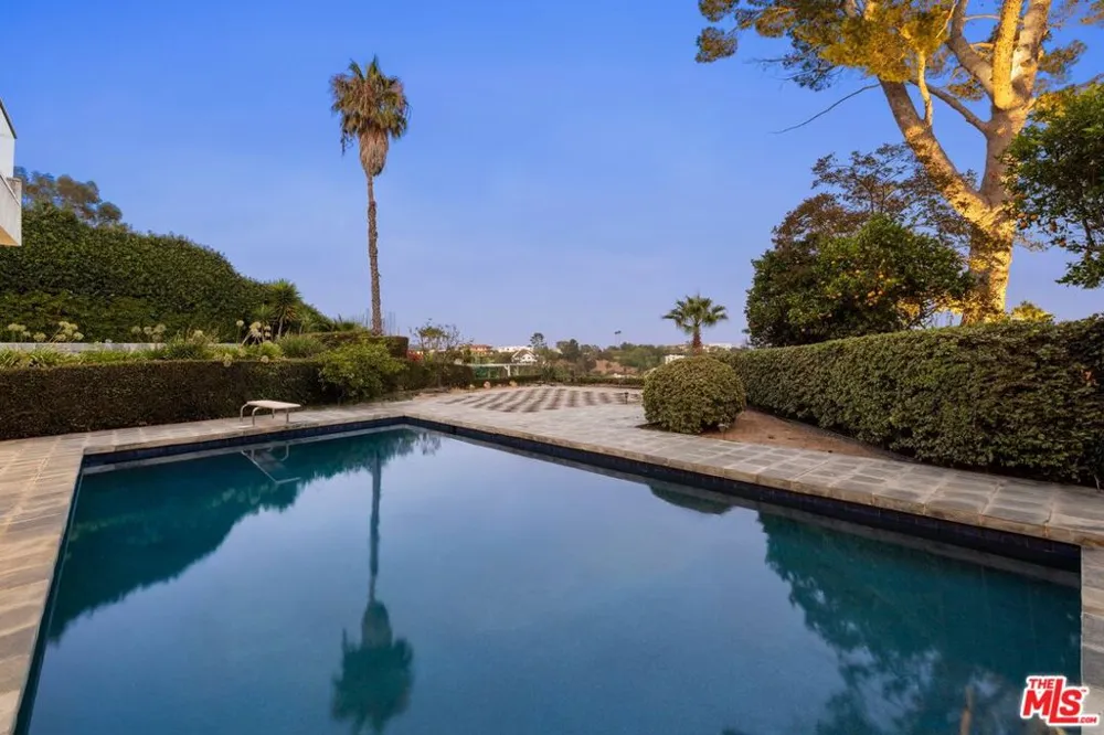 940 Linda Flora Drive Los Angeles, CA 90049
