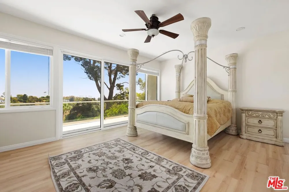 940 Linda Flora Drive Los Angeles, CA 90049
