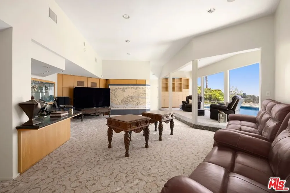 940 Linda Flora Drive Los Angeles, CA 90049