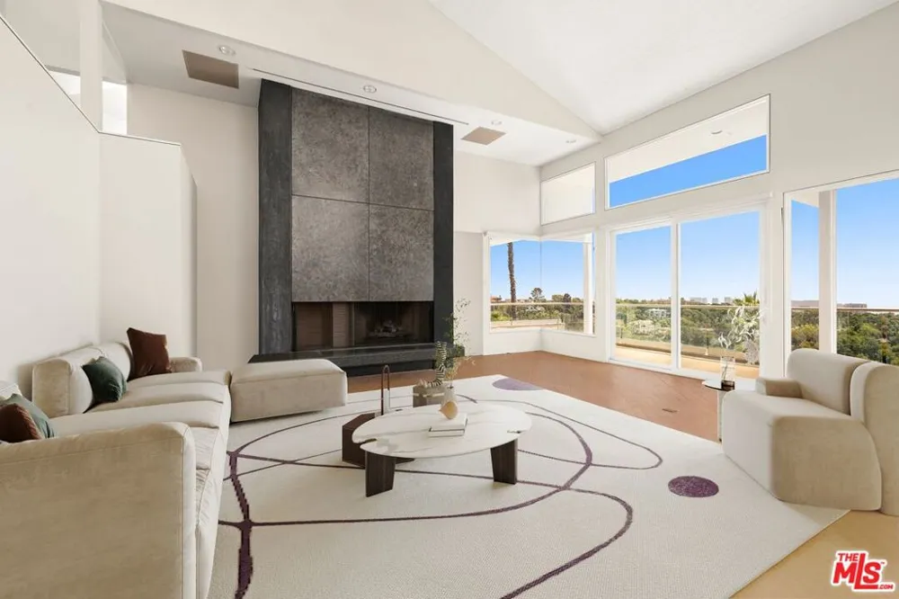 940 Linda Flora Drive Los Angeles, CA 90049