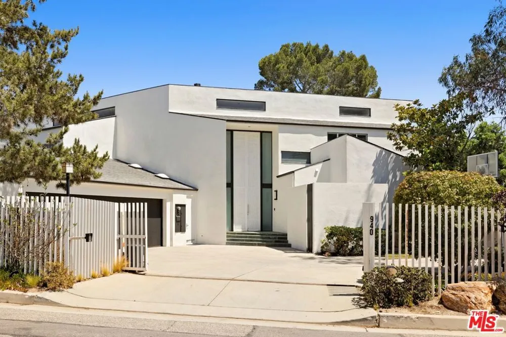 940 Linda Flora Drive Los Angeles, CA 90049