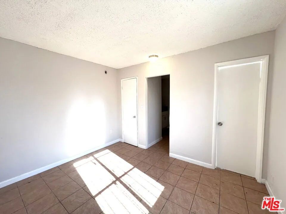 823 E 111th Drive #1/4 Los Angeles, CA 90059
