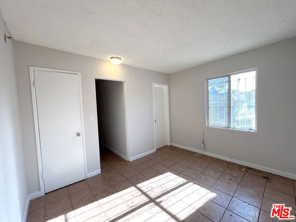 823 E 111th Drive #1/4 Los Angeles, CA 90059