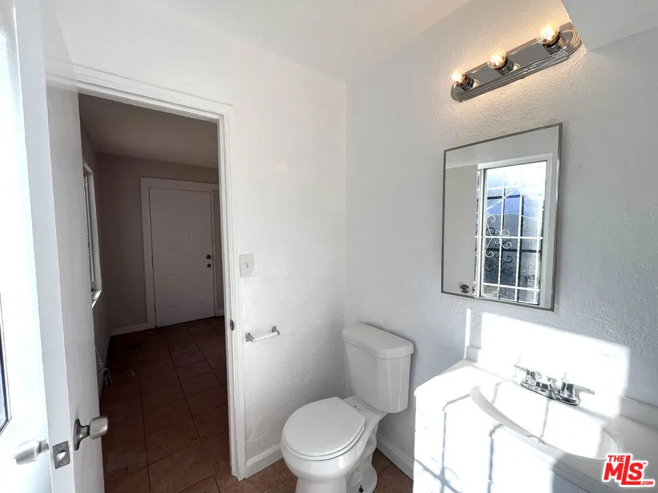 823 E 111th Drive #1/4 Los Angeles, CA 90059