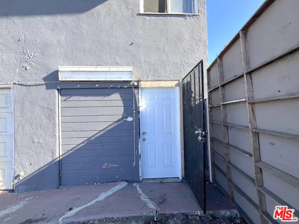 823 E 111th Drive #1/4 Los Angeles, CA 90059
