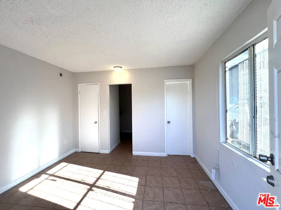 823 E 111th Drive #1/4 Los Angeles, CA 90059