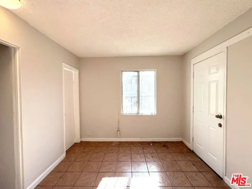 823 E 111th Drive #1/4 Los Angeles, CA 90059