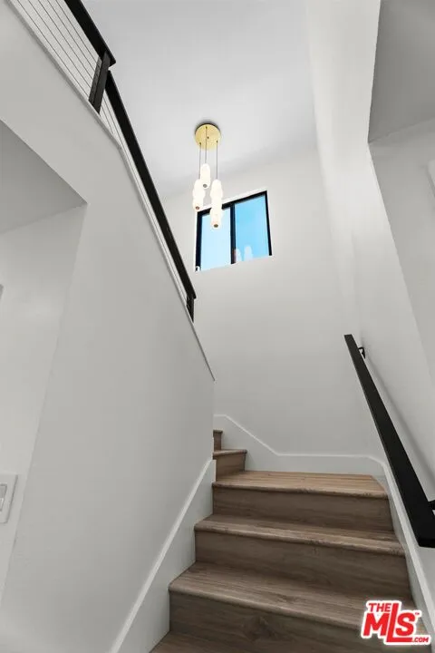 19701 Blythe Street Los Angeles, CA 91306