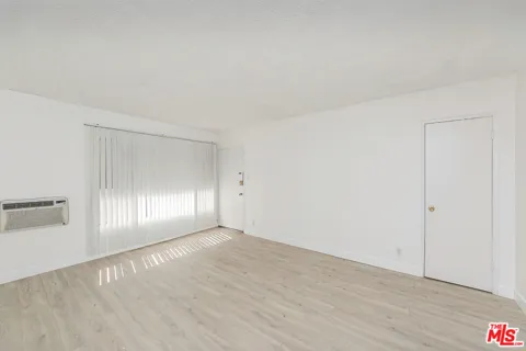428 S Wilton Place #3