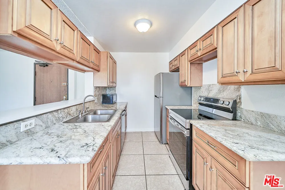 20234 Cantara Street #229 Winnetka, CA 91306
