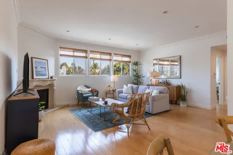 511 San Vicente Boulevard #306