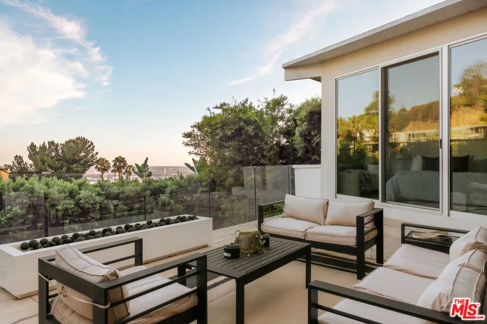 8618 Franklin Avenue Los Angeles, CA 90069