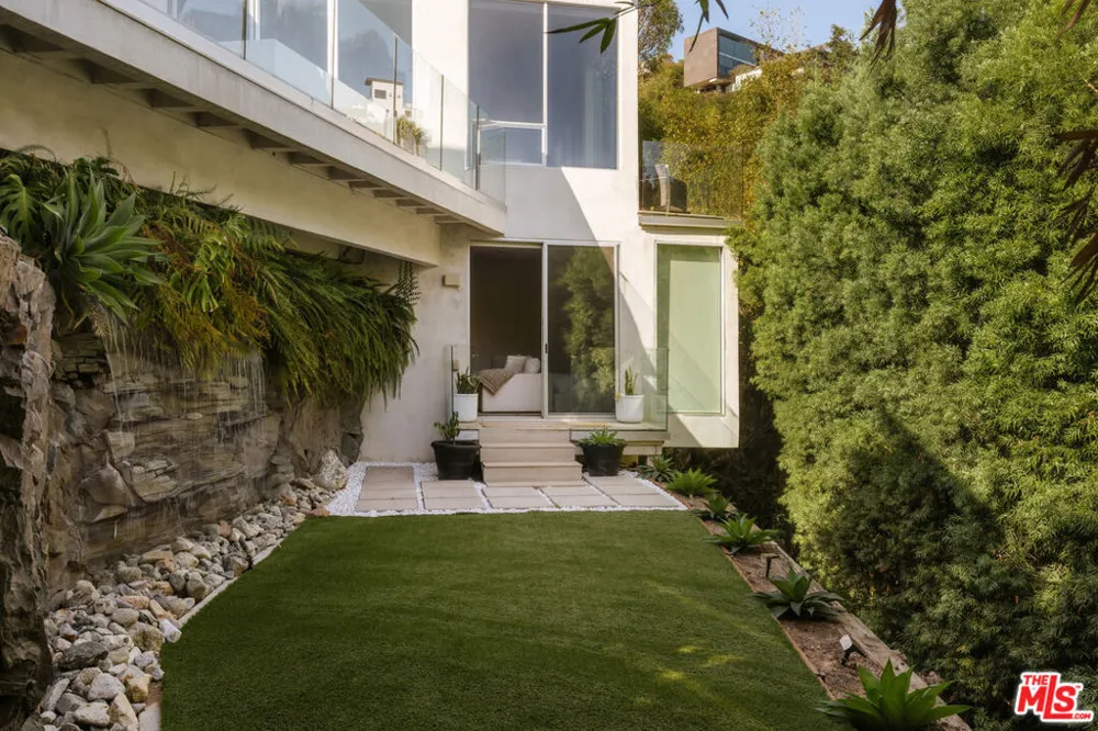 8618 Franklin Avenue Los Angeles, CA 90069