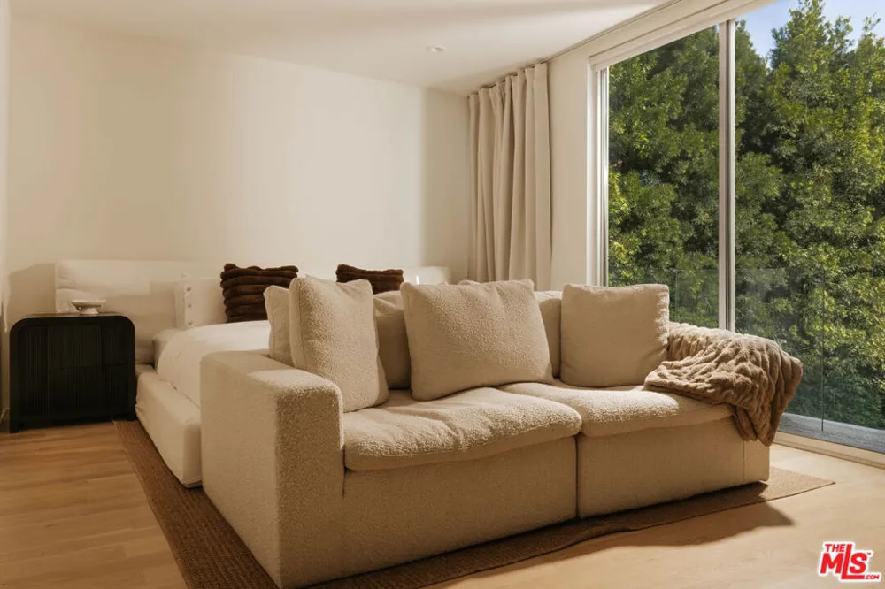 8618 Franklin Avenue Los Angeles, CA 90069