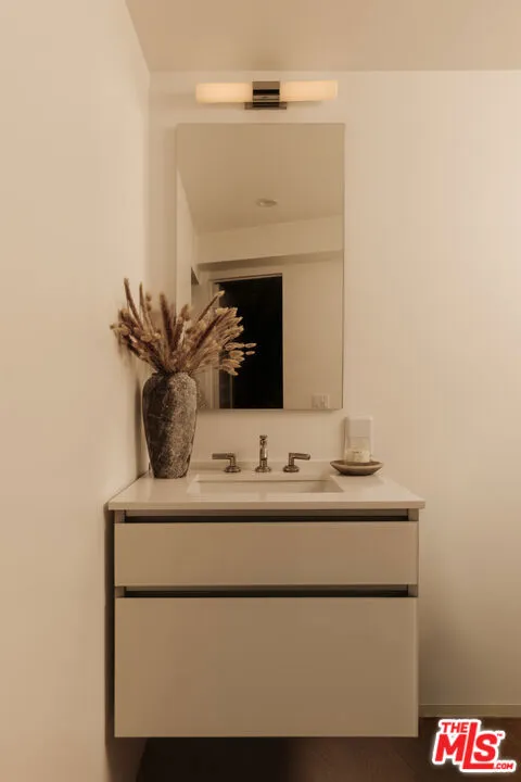 8618 Franklin Avenue Los Angeles, CA 90069