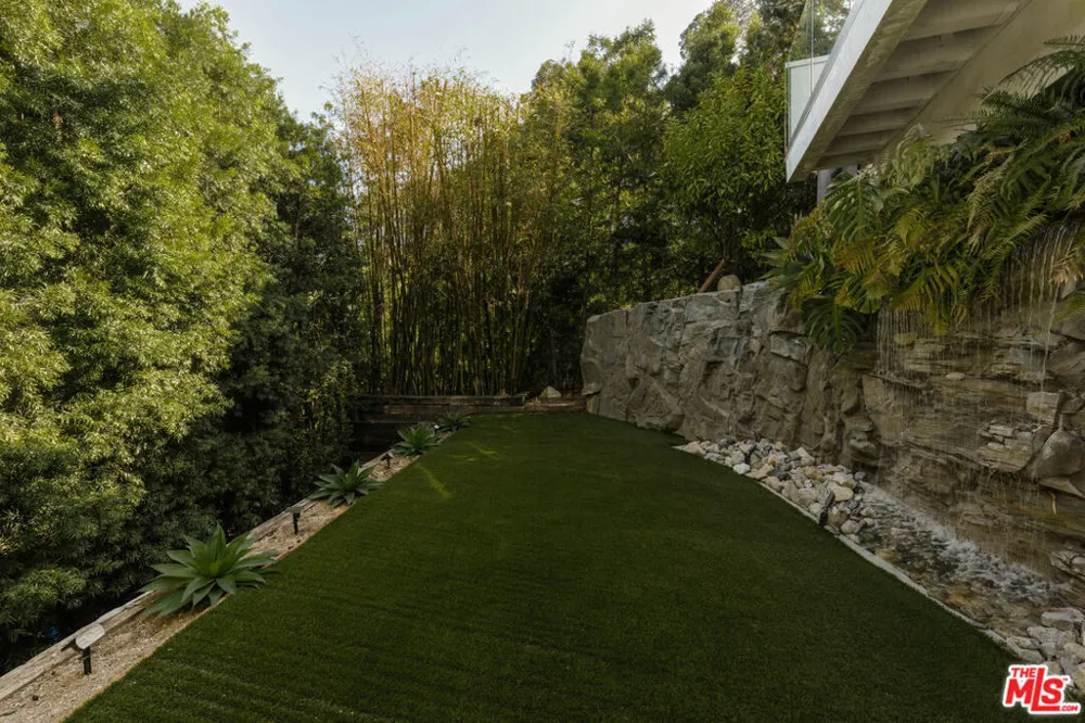 8618 Franklin Avenue Los Angeles, CA 90069