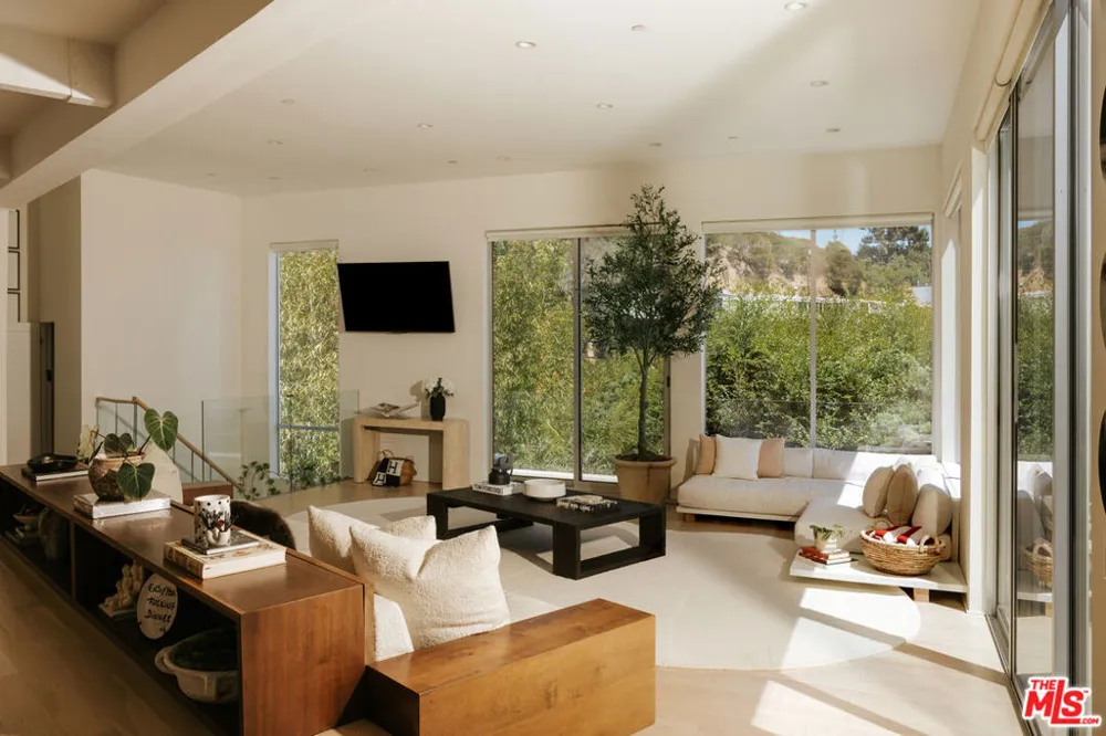 8618 Franklin Avenue Los Angeles, CA 90069
