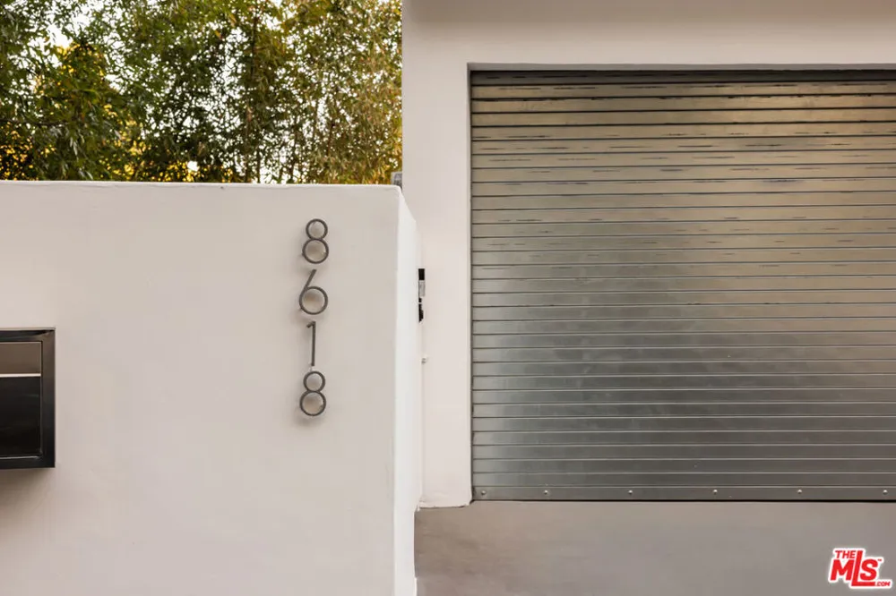 8618 Franklin Avenue Los Angeles, CA 90069
