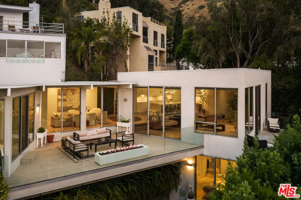 8618 Franklin Avenue Los Angeles, CA 90069