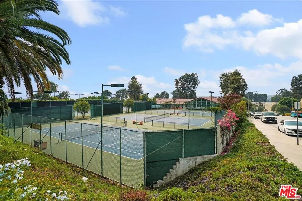 9562 Via Bernardo Burbank, CA 91504
