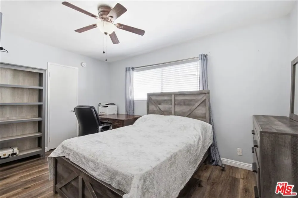 9562 Via Bernardo Burbank, CA 91504