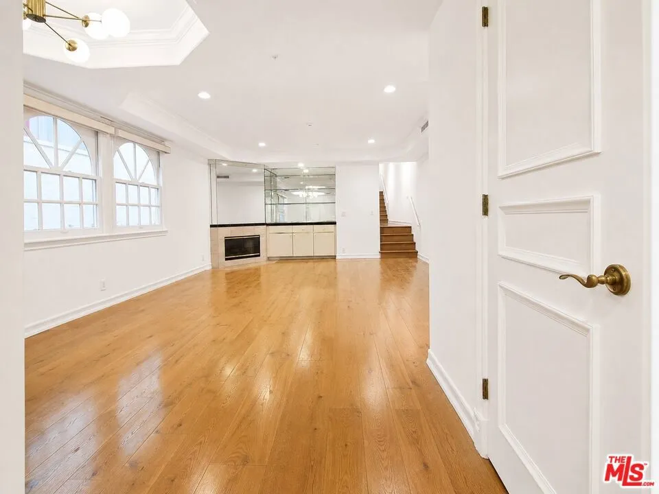 342 N Palm Dr #201 Beverly Hills, CA 90210