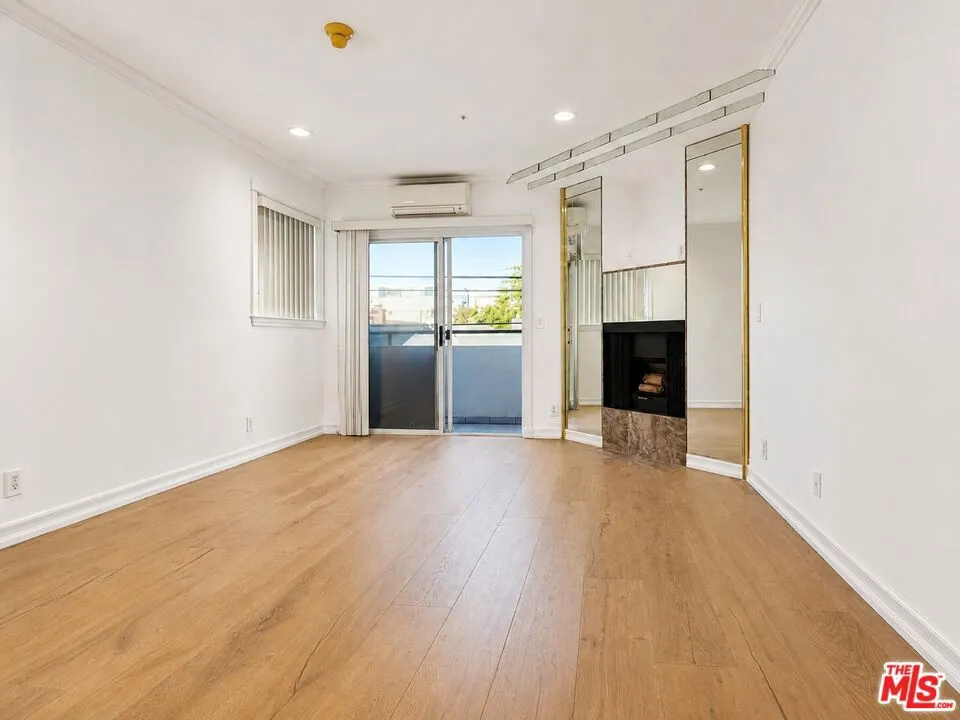 342 N Palm Dr #201 Beverly Hills, CA 90210