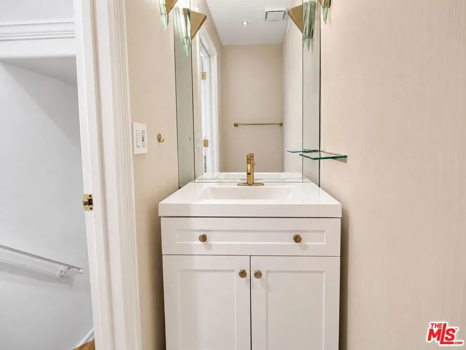 342 N Palm Dr #201 Beverly Hills, CA 90210