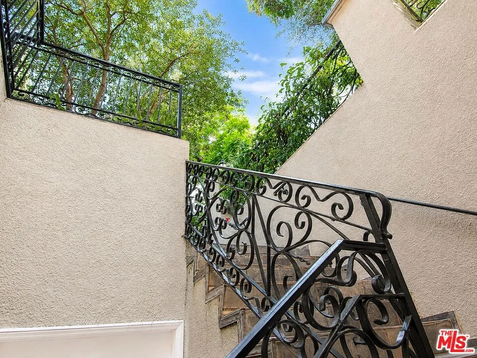 342 N Palm Dr #201 Beverly Hills, CA 90210