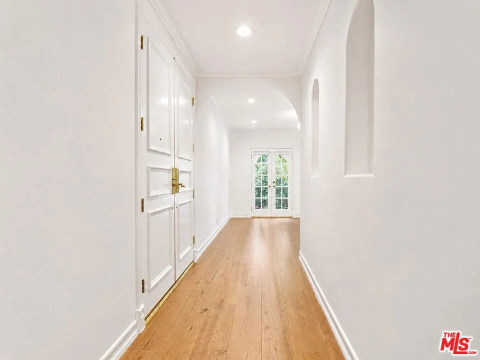 342 N Palm Dr #201 Beverly Hills, CA 90210