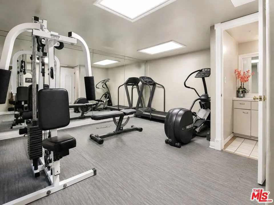342 N Palm Dr #201 Beverly Hills, CA 90210