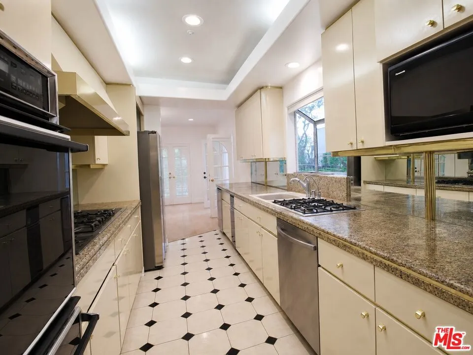 342 N Palm Dr #201 Beverly Hills, CA 90210
