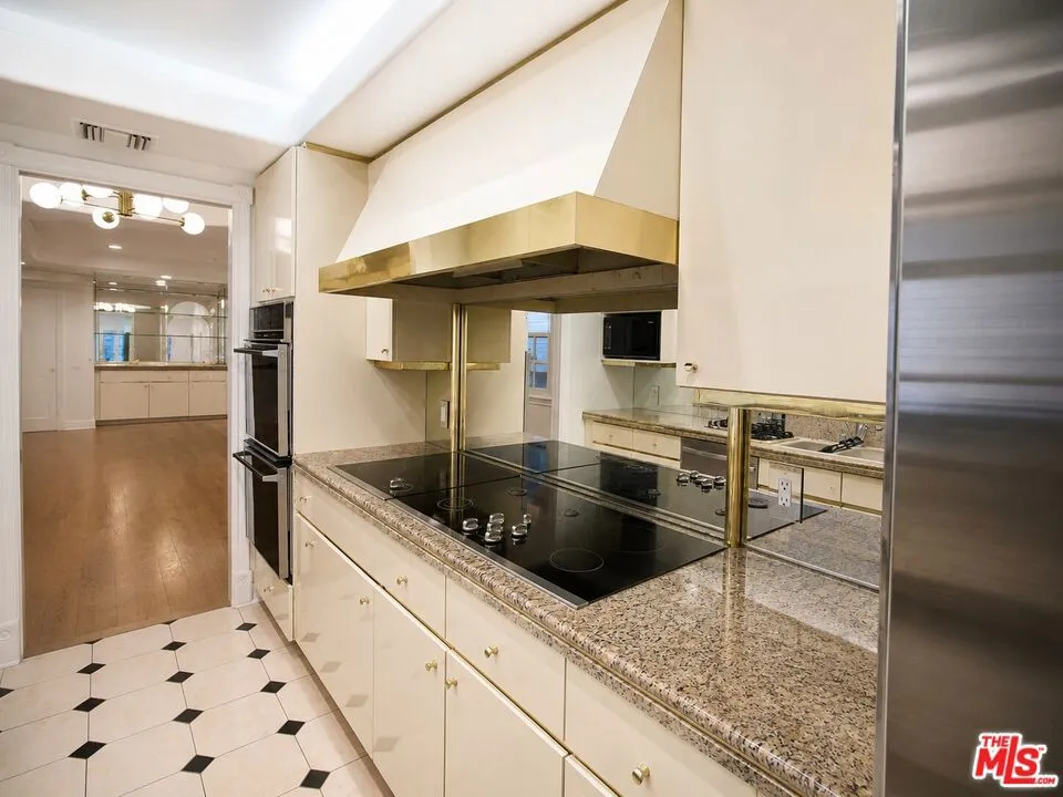 342 N Palm Dr #201 Beverly Hills, CA 90210