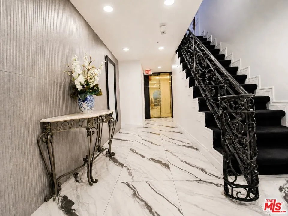 342 N Palm Dr #201 Beverly Hills, CA 90210
