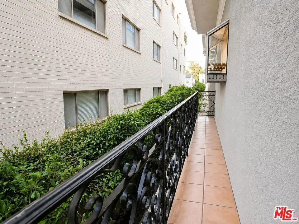 342 N Palm Dr #201 Beverly Hills, CA 90210