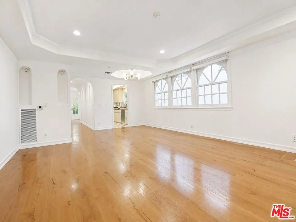 342 N Palm Dr #201 Beverly Hills, CA 90210