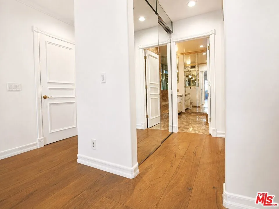 342 N Palm Dr #201 Beverly Hills, CA 90210