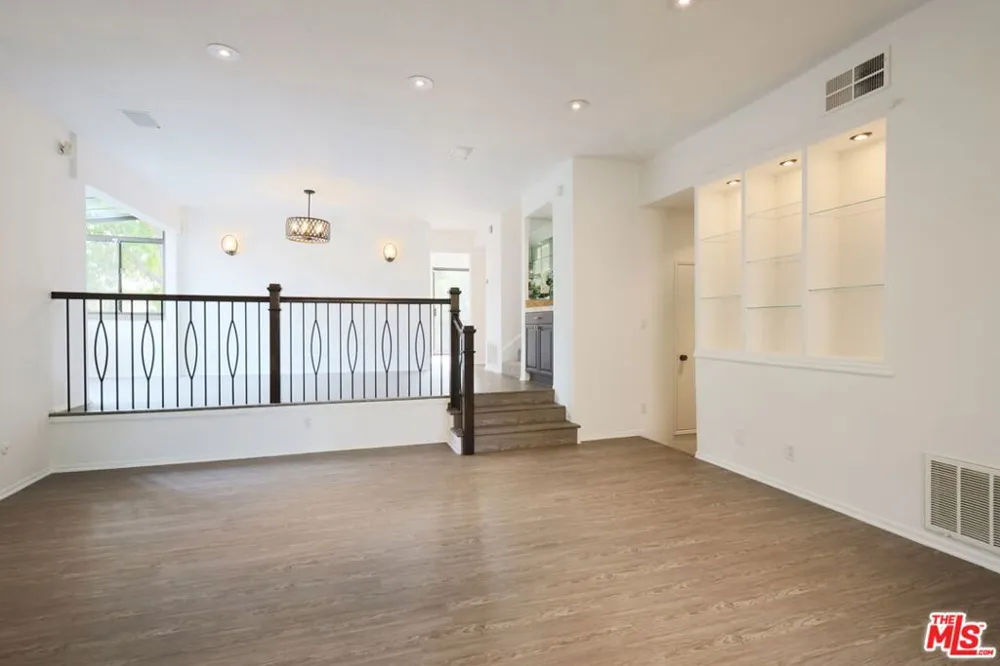 21821 Burbank Boulevard #151 Los Angeles, CA 91367