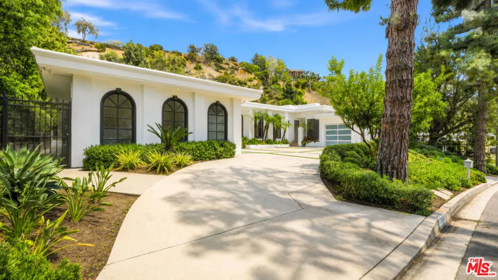 1856 Loma Vista Drive Beverly Hills, CA 90210