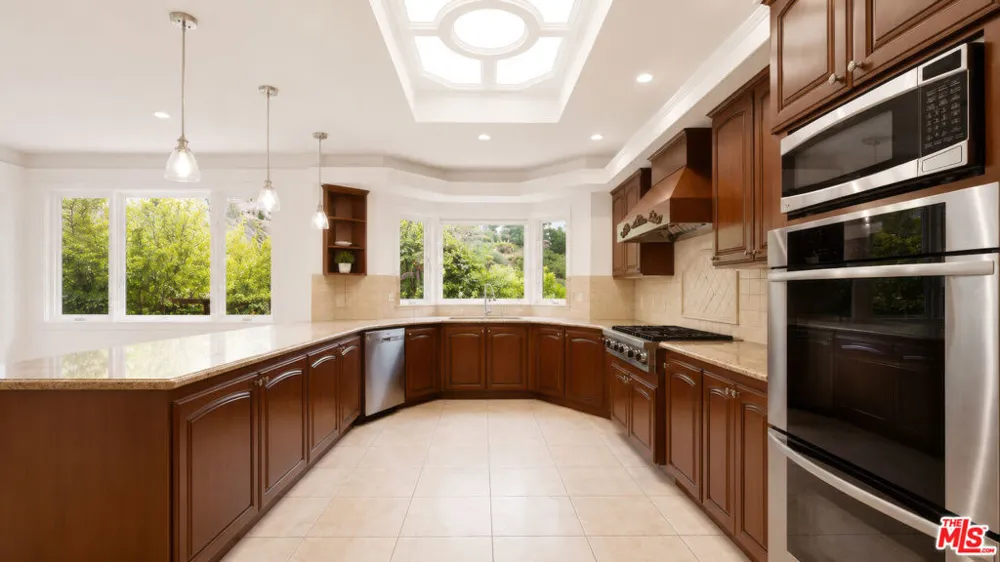 1856 Loma Vista Drive Beverly Hills, CA 90210