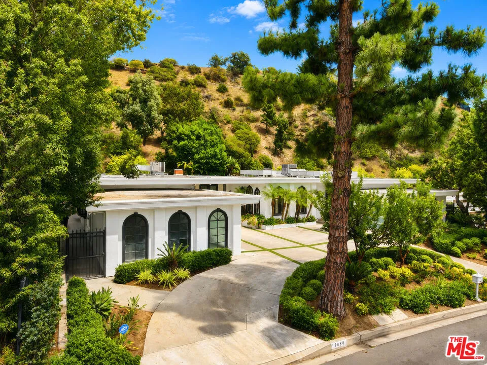 1856 Loma Vista Drive Beverly Hills, CA 90210