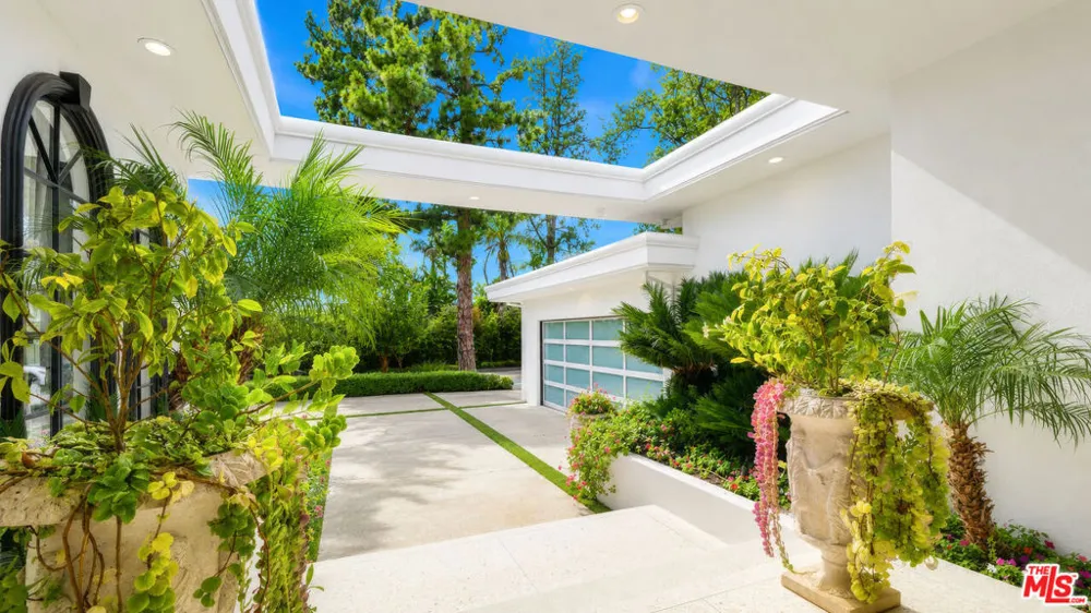 1856 Loma Vista Drive Beverly Hills, CA 90210