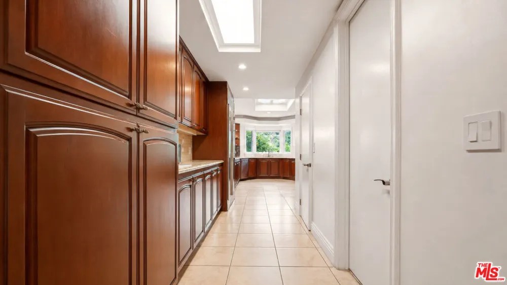 1856 Loma Vista Drive Beverly Hills, CA 90210