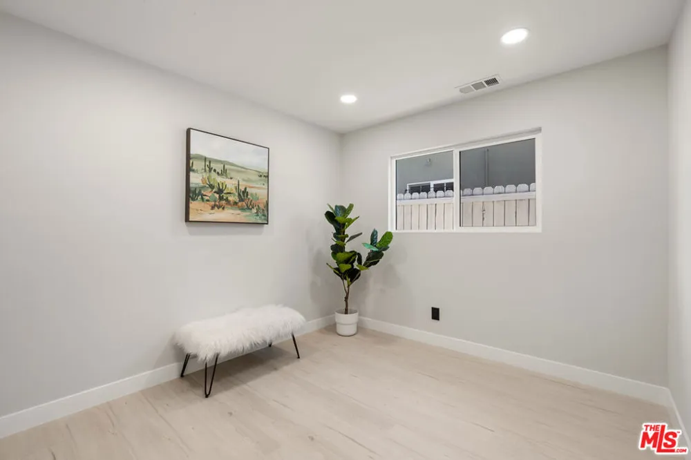10425 Jordan Avenue Chatsworth, CA 91311