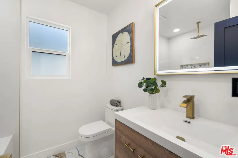 10425 Jordan Avenue Chatsworth, CA 91311