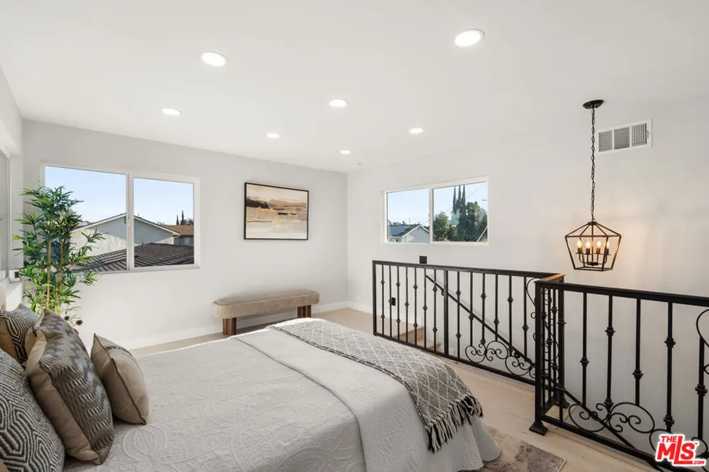 10425 Jordan Avenue Chatsworth, CA 91311