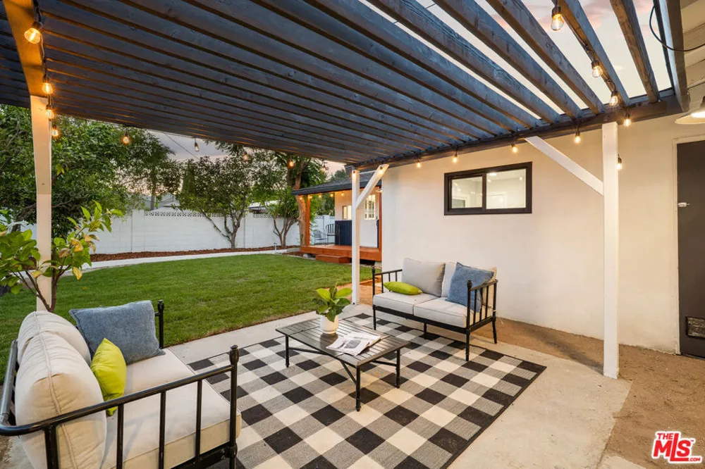 10425 Jordan Avenue Chatsworth, CA 91311