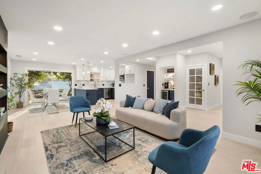 10425 Jordan Avenue Chatsworth, CA 91311