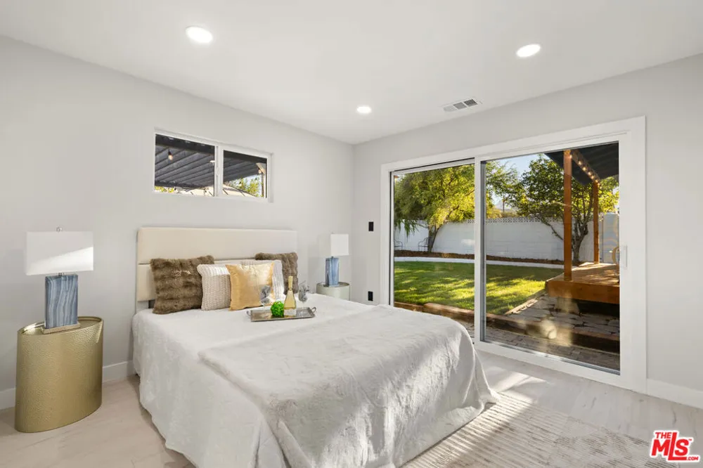 10425 Jordan Avenue Chatsworth, CA 91311