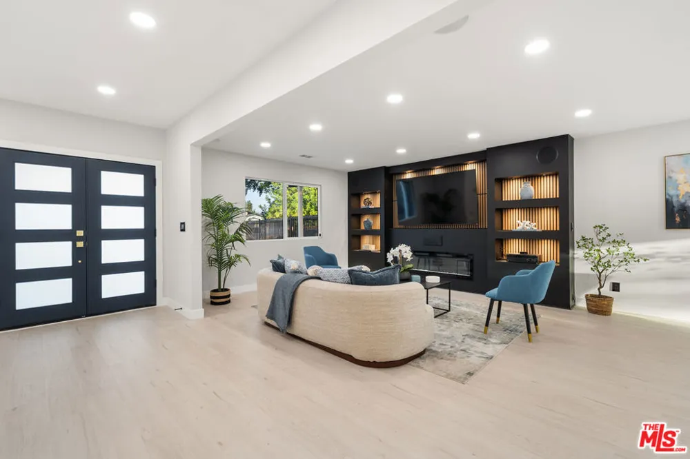 10425 Jordan Avenue Chatsworth, CA 91311